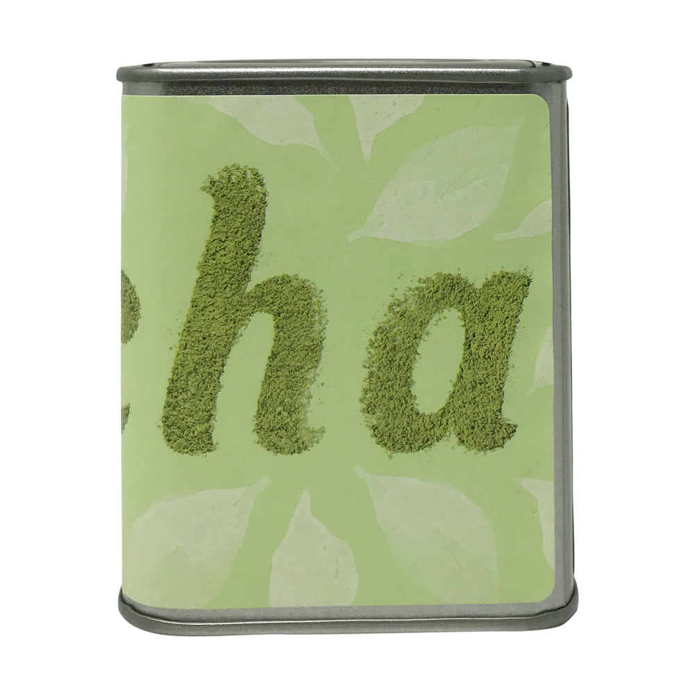 Mighty Leaf taza con espuma cremosa lista para servir y disfrutar