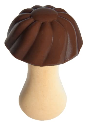 Miltonas galleta en mano para comparar tamaño y porción