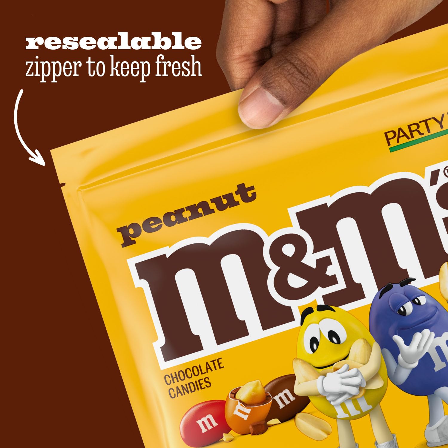 M&M'S primer plano de textura y cobertura brillante con chocolate y cacahuate
