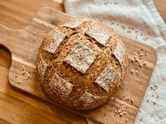 Molibake masa amasándose en panificadora para facilidad y consistencia