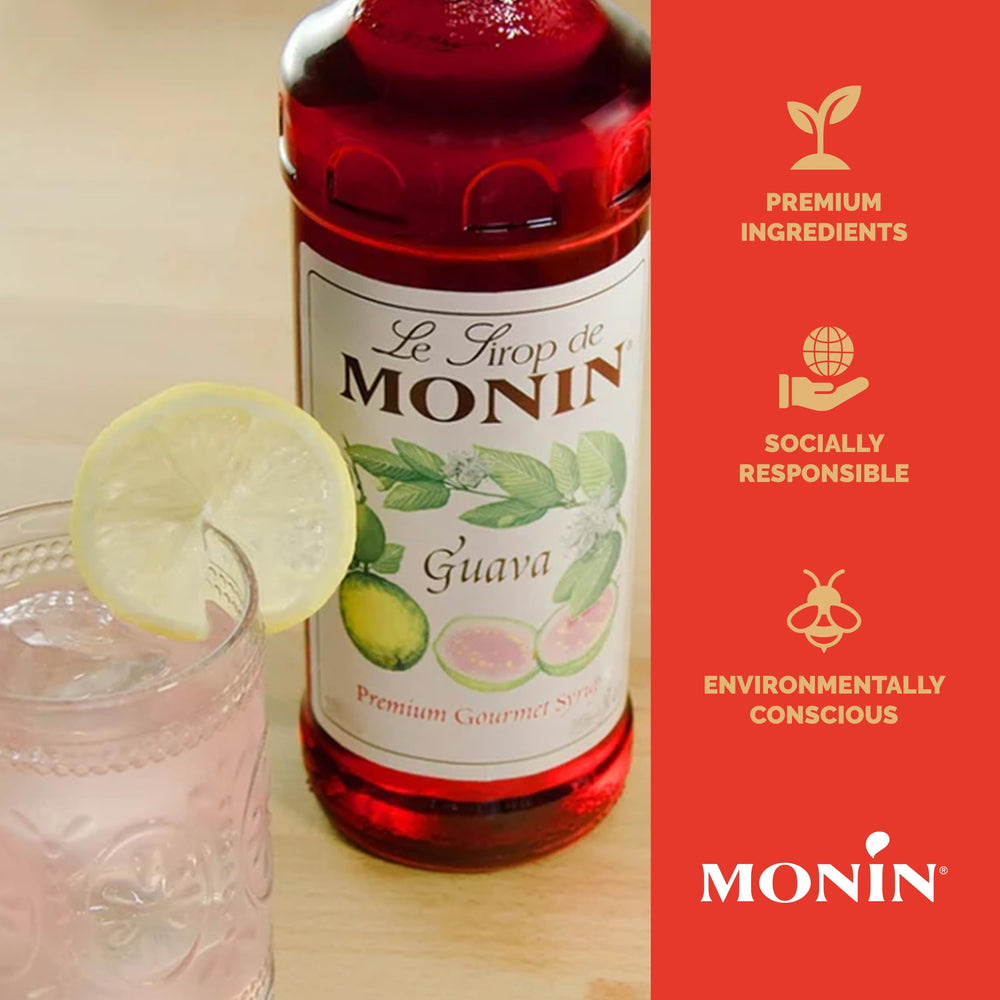 Monin guava vertido en café helado resaltando sabor tropical y aroma