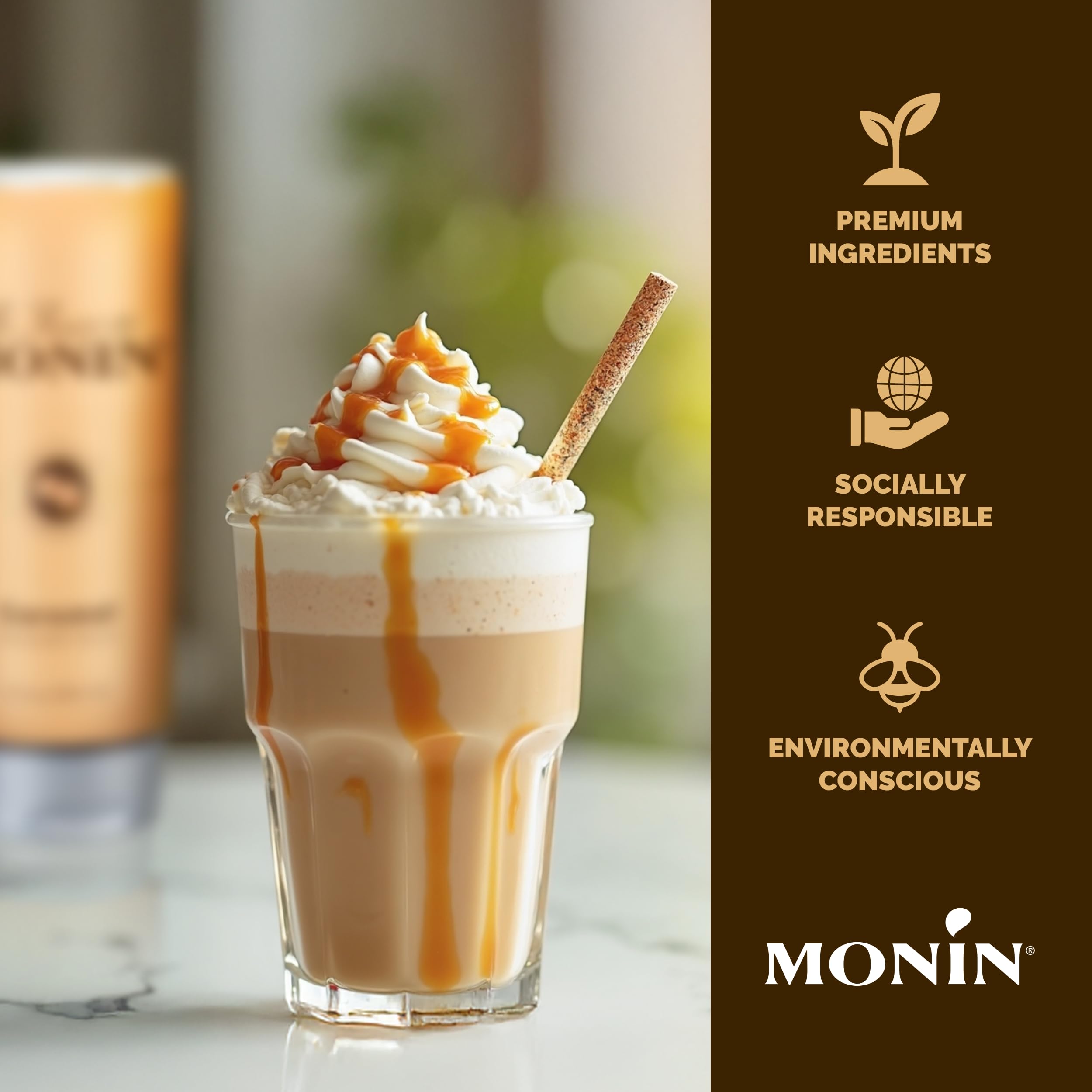 Monin salsa caramelo en porción sobre helado resaltando cobertura cremosa y apariencia