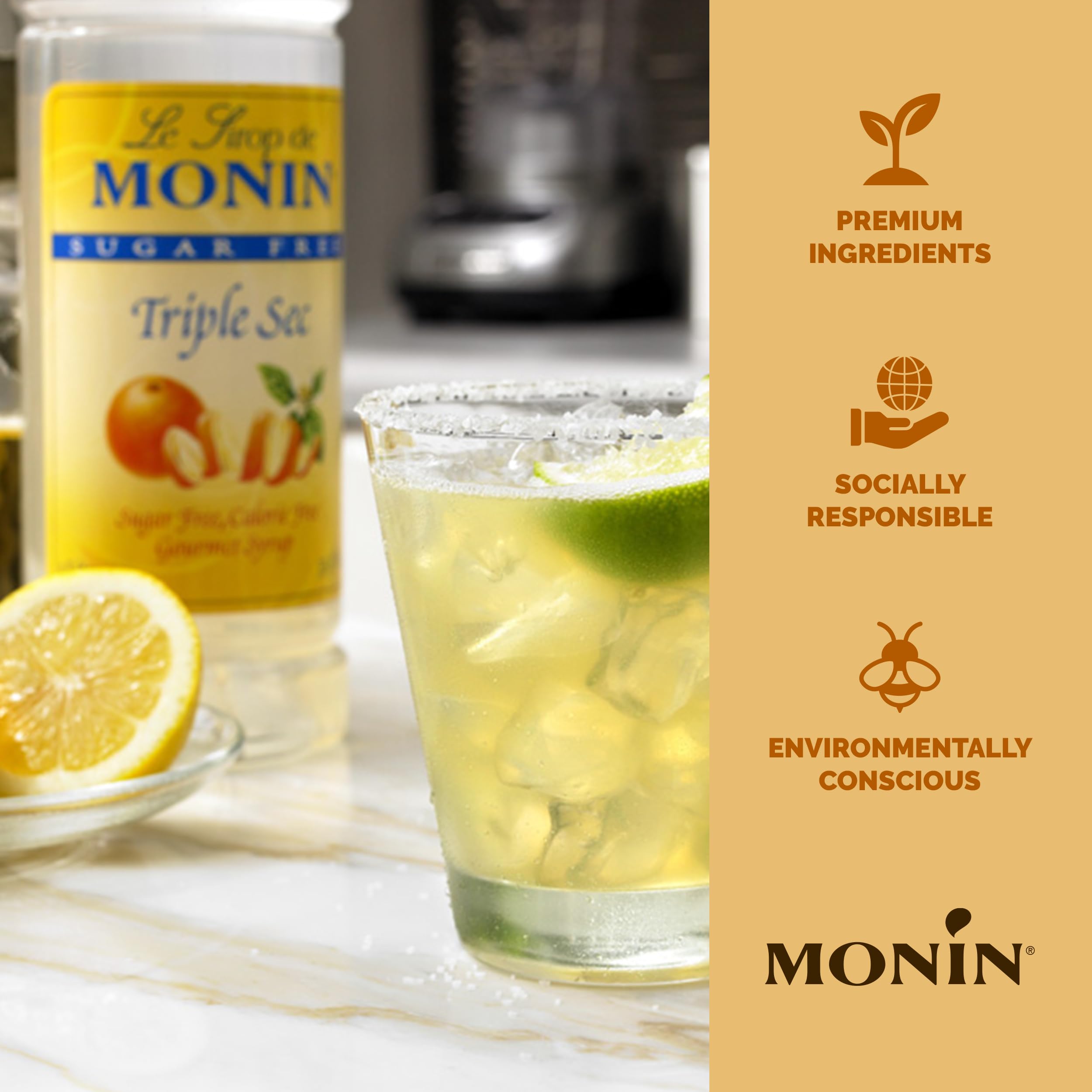 Monin sirope sin azúcar en copa de cóctel realzando sabor cítrico sin calorías