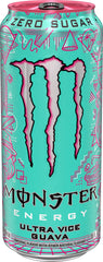 Monster Ultra Vice Guava lata en mano para comparar tamaño y portabilidad