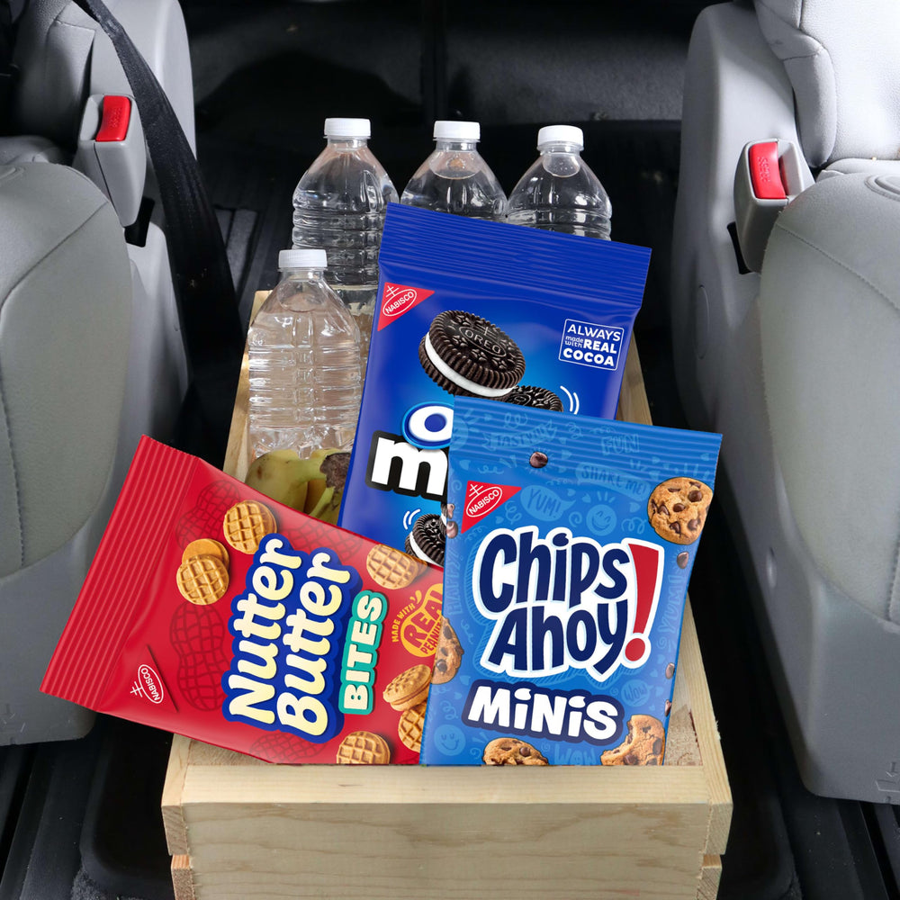 Nabisco comparación de tamaño con mano para escala