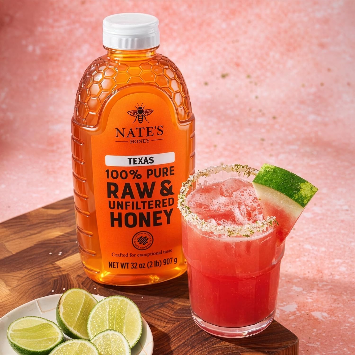 Nate's Honey junto a una regla para comparar tamaño 32 oz práctico