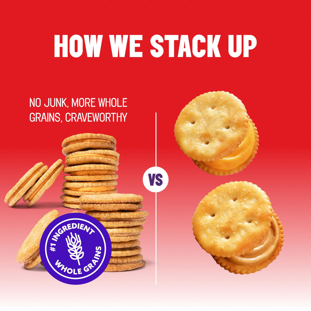 NATURAL BORN SNACKERS primer plano relleno tipo cheddar resaltando sabor intenso