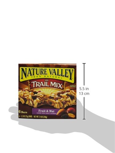 Nature Valley cajas múltiples apiladas en despensa para reposición rápida