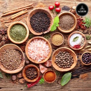 Naturevibe Botanicals comino añadido a un guiso mostrando realce del sabor