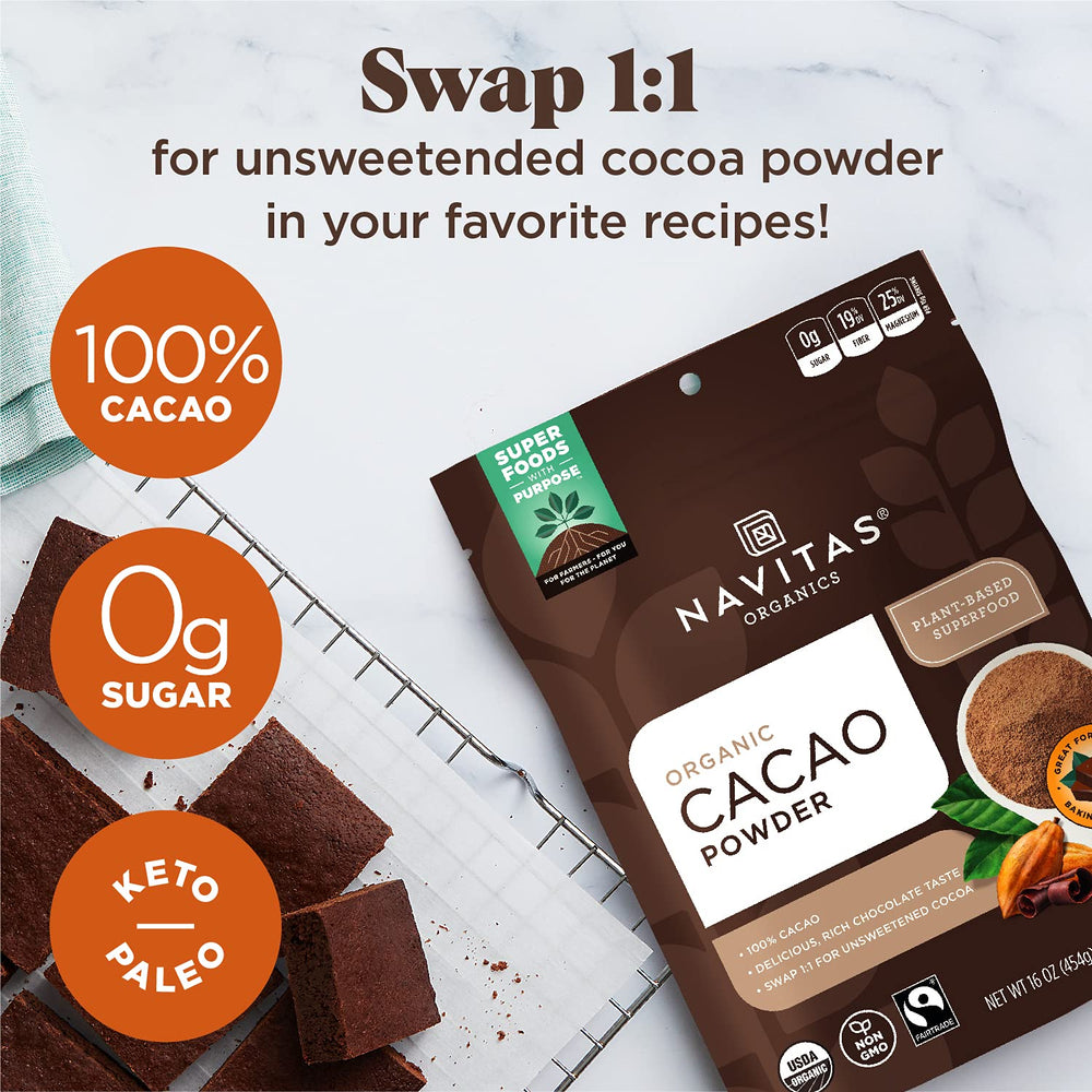 Navitas Organics vista cercana de la textura fina del cacao para mezclas