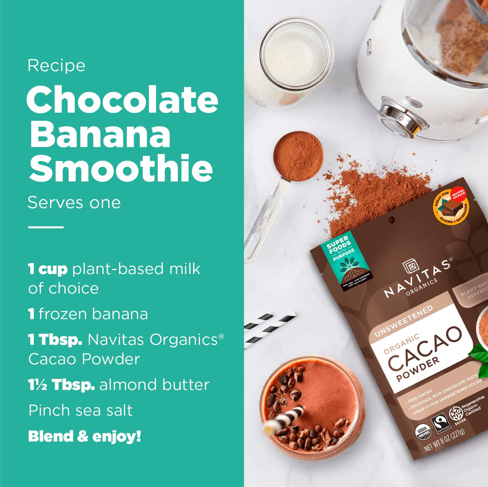 Navitas Organics cacao añadido a batido nutritivo y cremoso