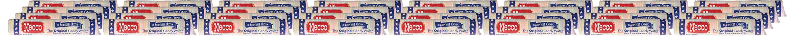 Necco en mesa de fiesta decorando bolsitas y platos de postre