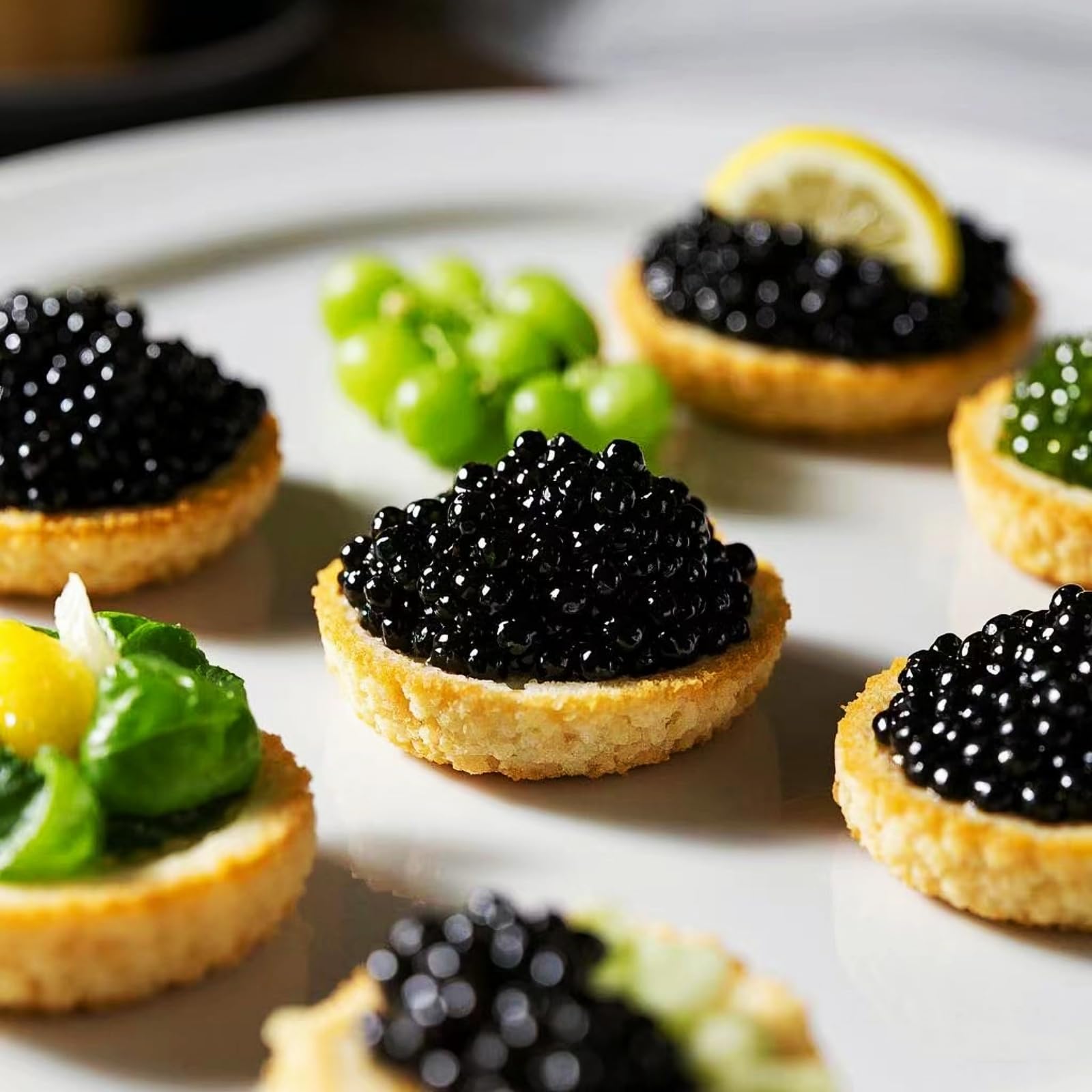 NERSQELX caviar servido sobre blinis ilustrando maridaje clásico y sabor refinado
