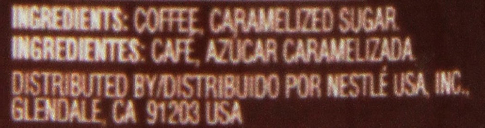 Nescafe Dolca primer plano del polvo soluble que muestra textura fina y fácil disolución