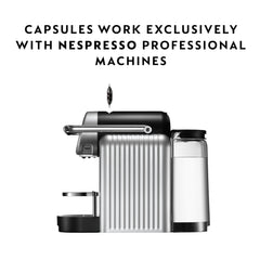Nespresso Intenso cápsula en primer plano, detalla aluminio sellado y frescura