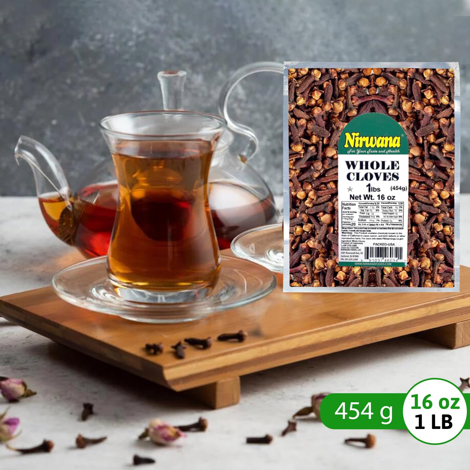 Nirwana clavos infusionando té chai ofreciendo calidez aromática