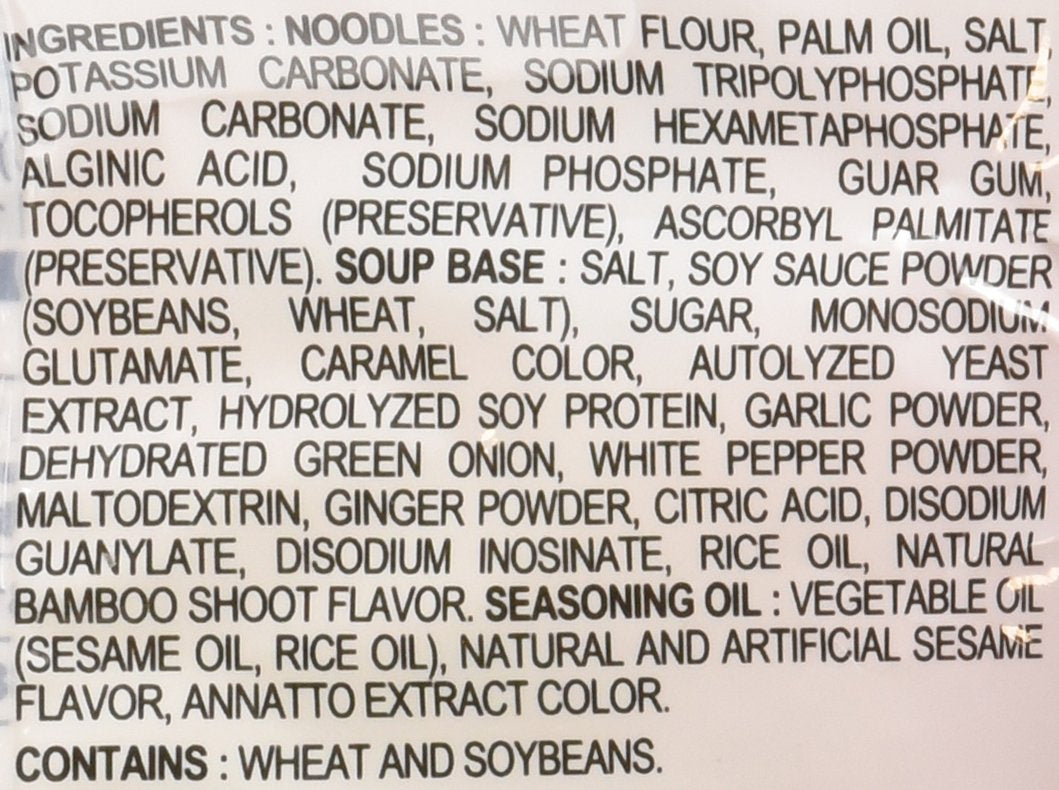 Nissin Demae Ramen preparado en cuenco con huevo y verduras, resalta sabor y conveniencia