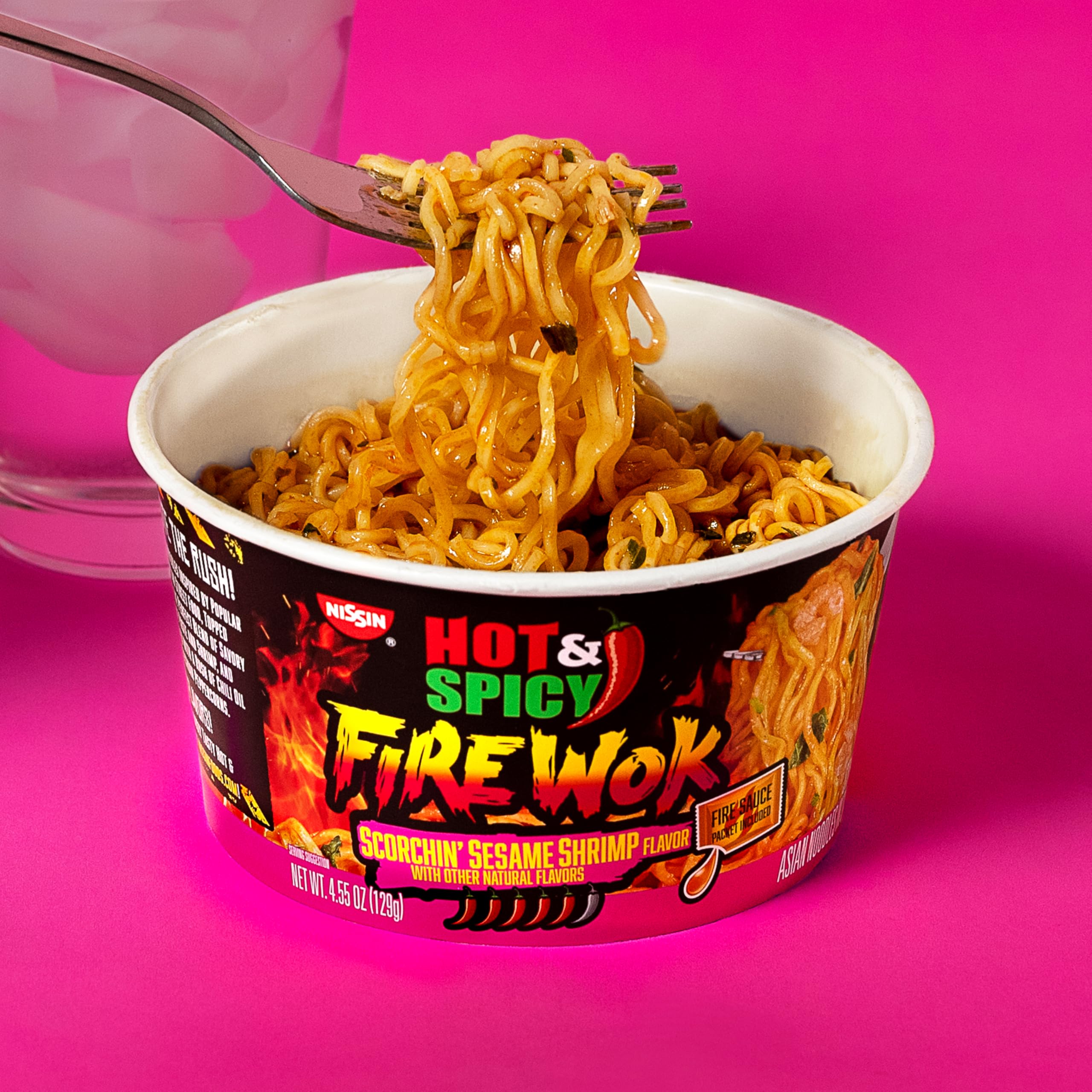 NISSIN sobre Fire Sauce separado para añadir sabor intenso