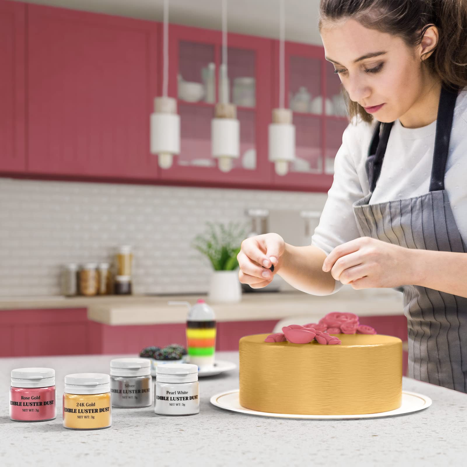 Nomeca copa con bebida espolvoreada con luster dust para un toque festivo comestible