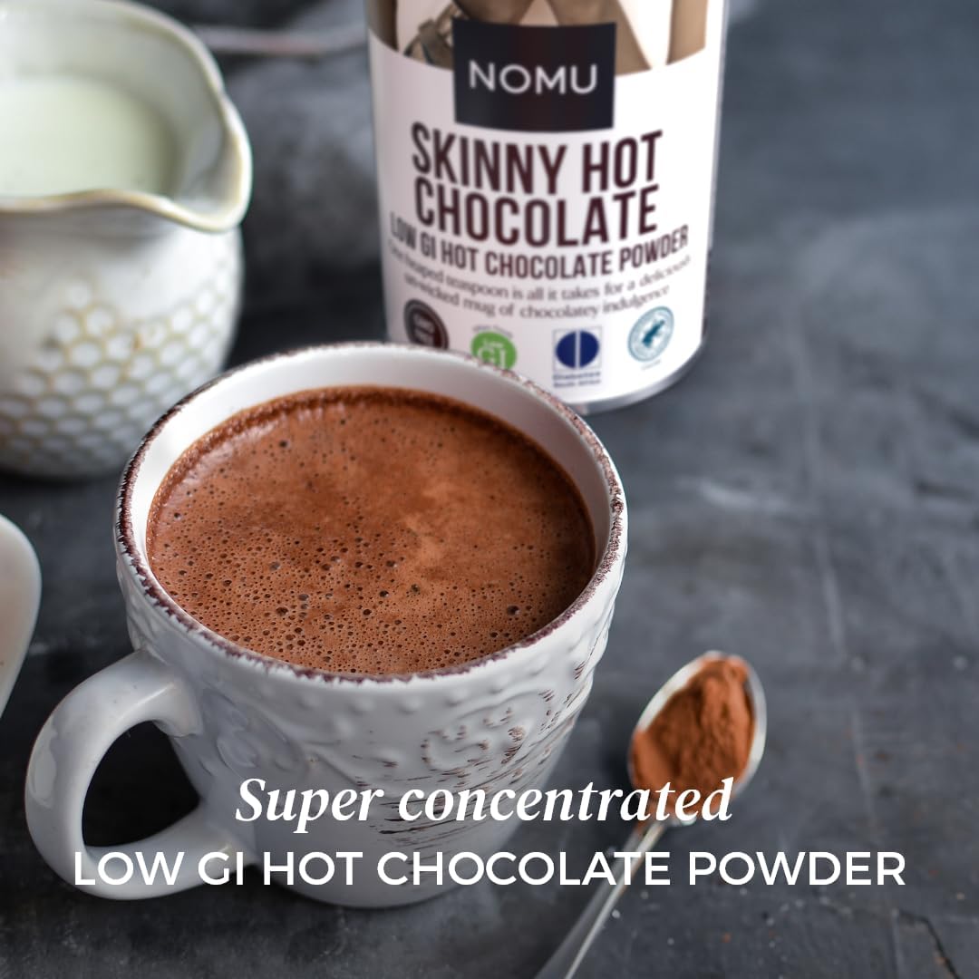 NOMU taza con chocolate caliente preparado mostrando cremosidad inmediata