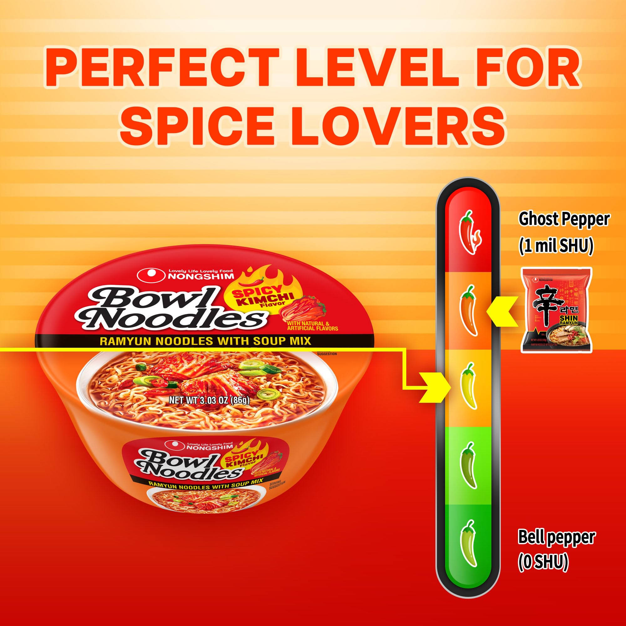 Nongshim taza abierta con base de sopa y copos de kimchi visibles