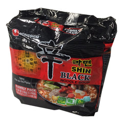 Nongshim Shin Black servido en tazón con guarniciones que realzan el sabor
