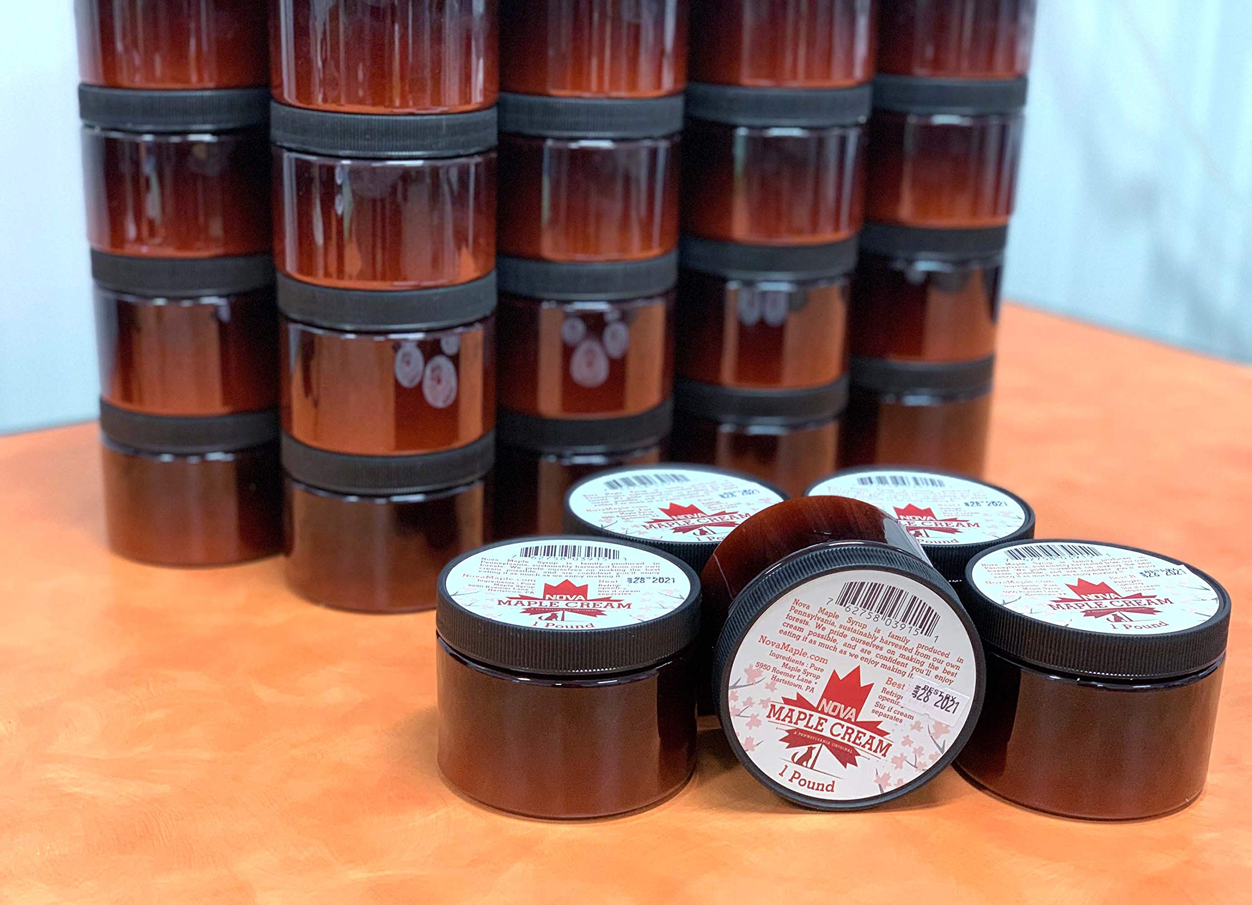 Nova Maple Syrup detalle de etiqueta con origen y sellos sostenibles