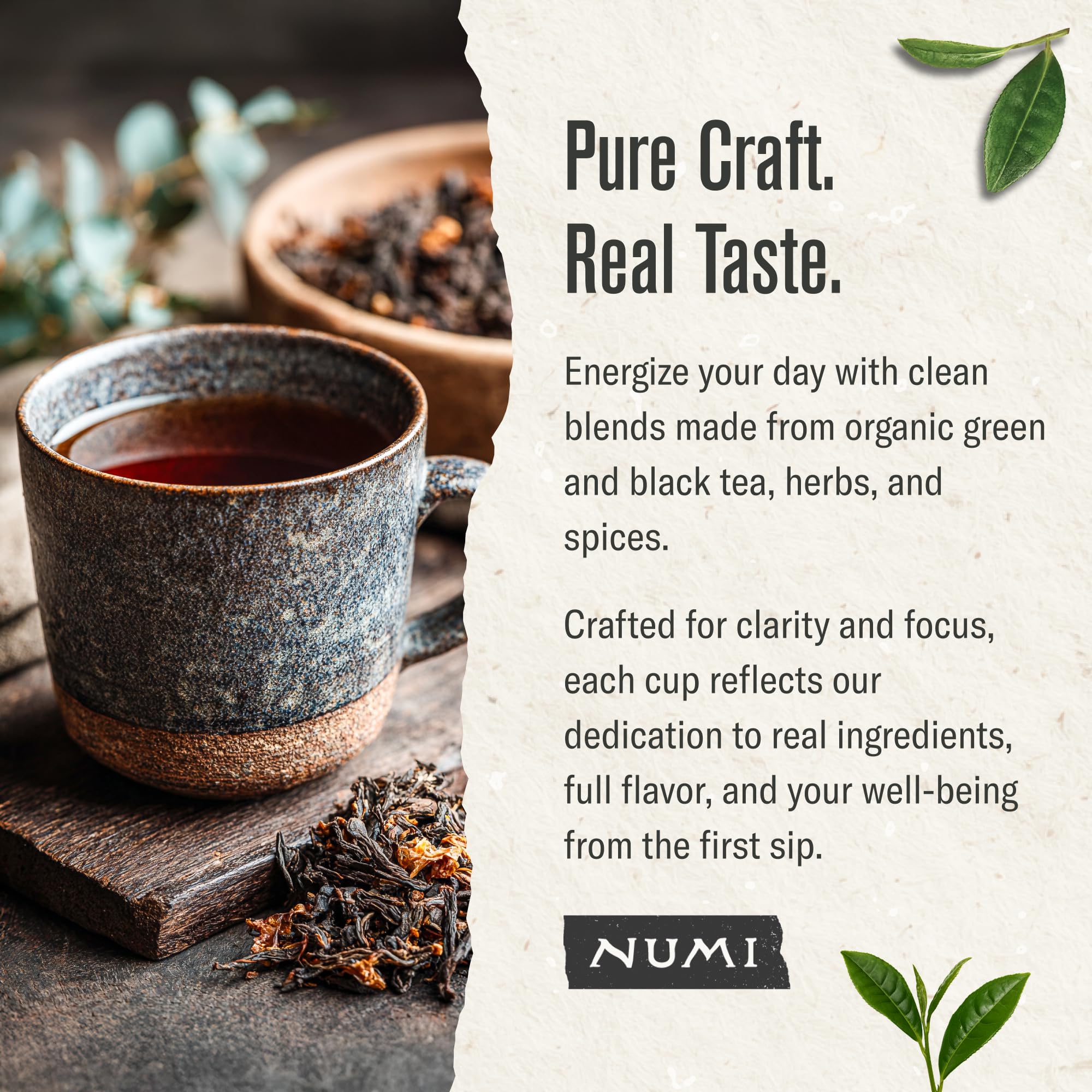 Taza con té Numi Emperor's Pu-erh humeante, ofrece una infusión energética y rica