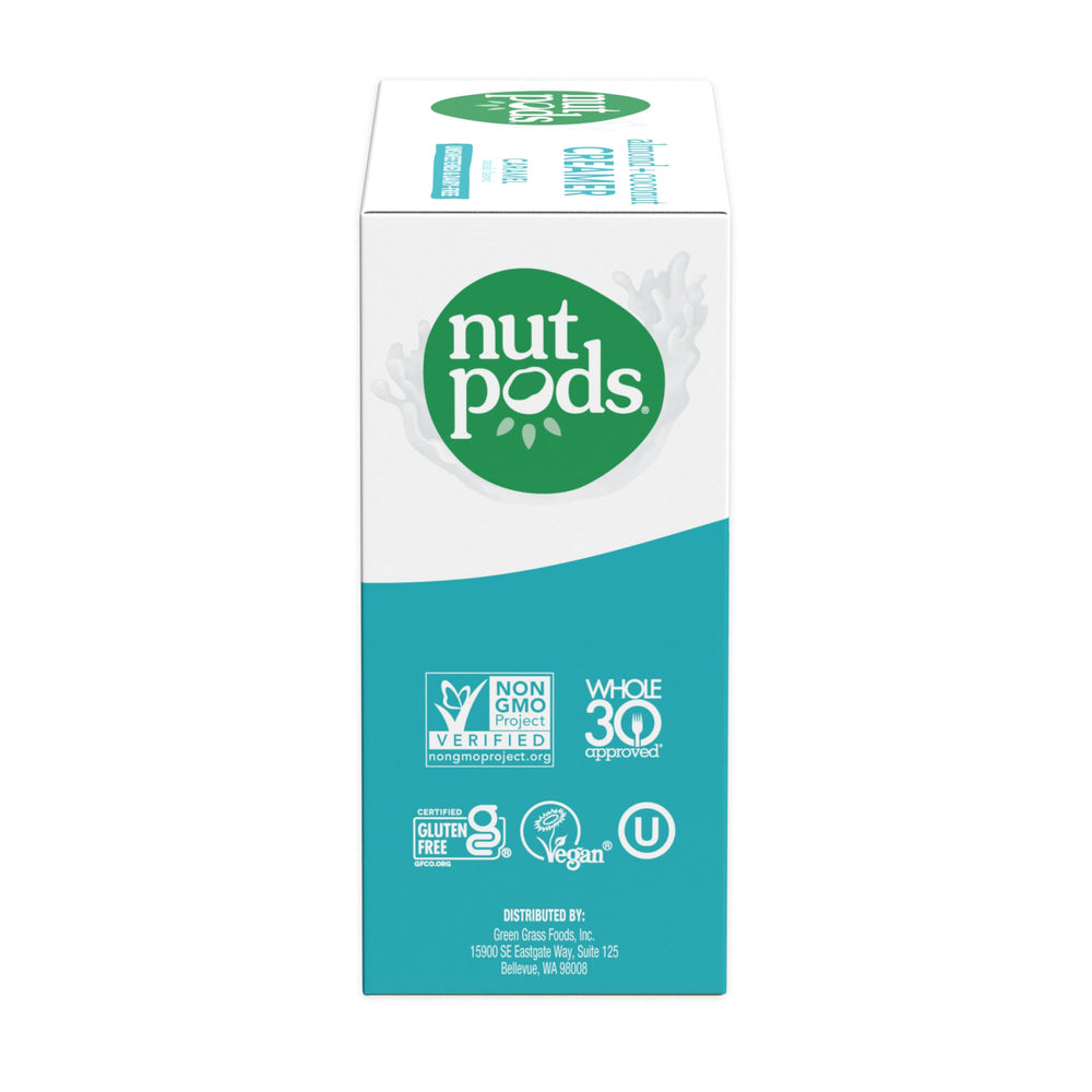 nutpods envase en manos para comparar tamaño y llevar a cualquier lado