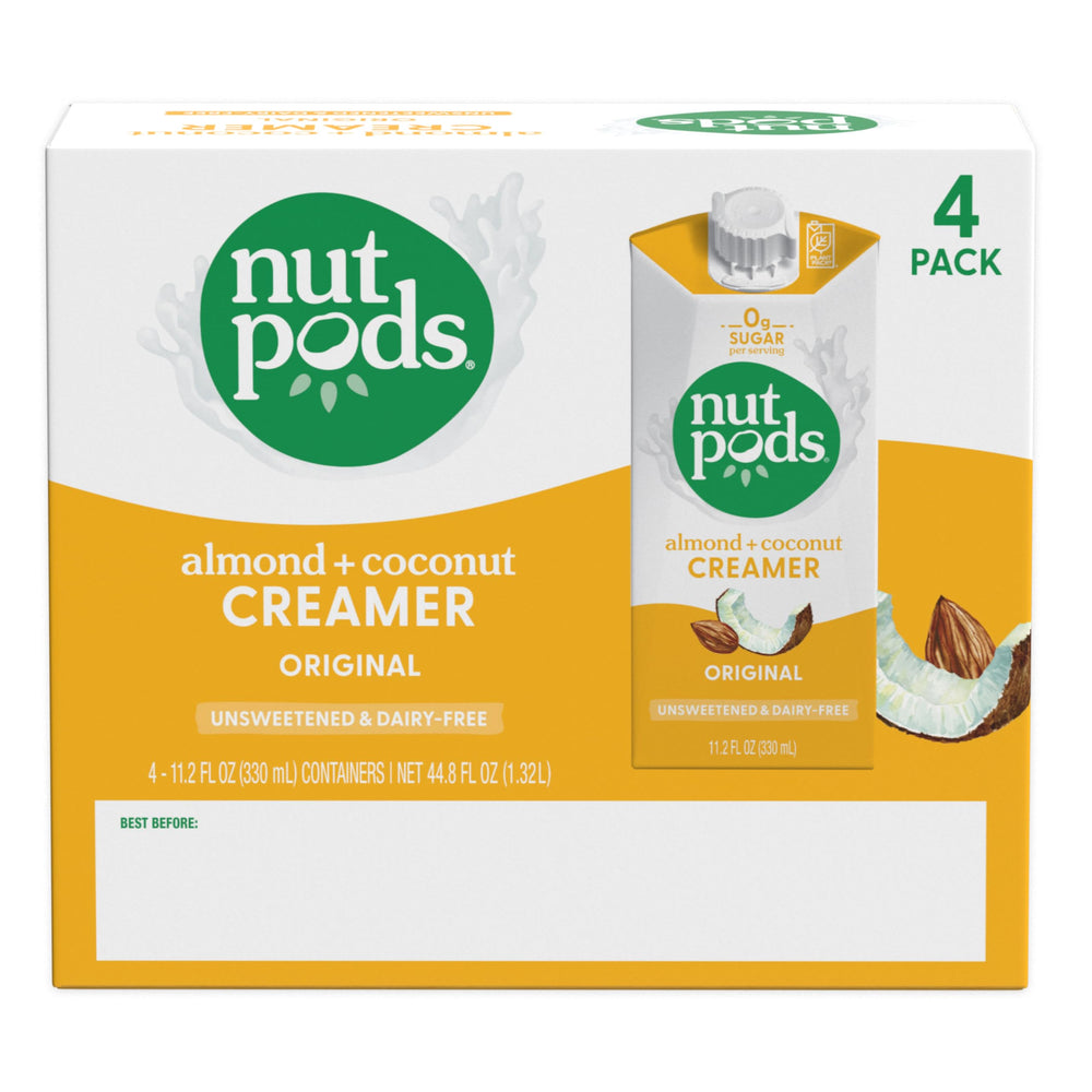 nutpods vertiéndose en taza de café para añadir cremosidad sin azúcar