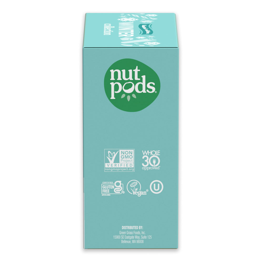 nutpods añadiendo creamer al café caliente para realzar sabor festivo en taza