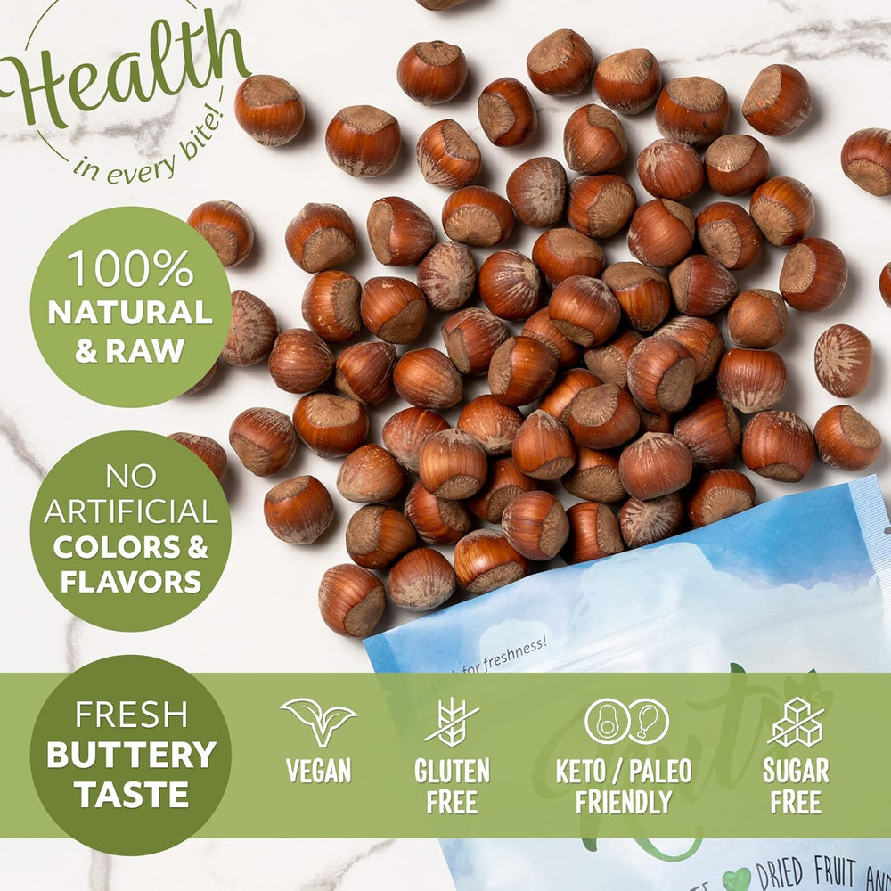 NUTS - U.S. avellanas troceadas sobre ensalada añadiendo crujiente y sabor