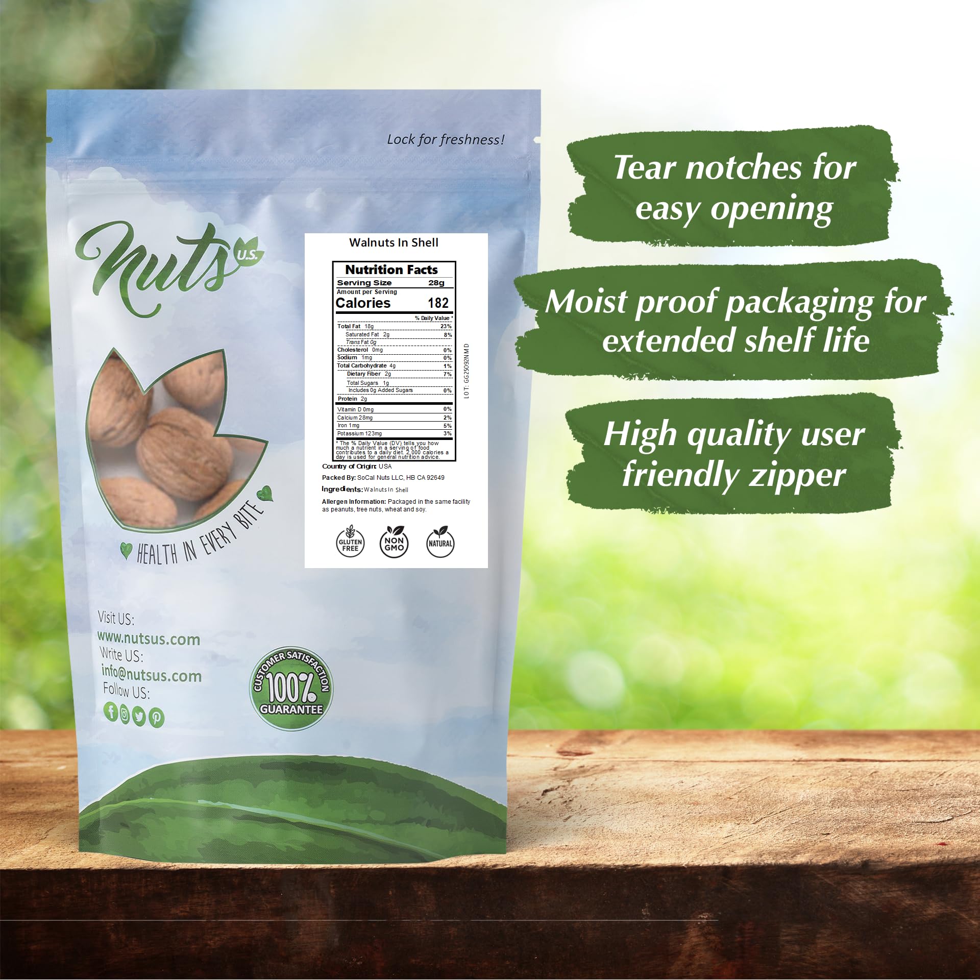 NUTS U.S. mano sosteniendo nuez para comparar tamaño jumbo y grosor