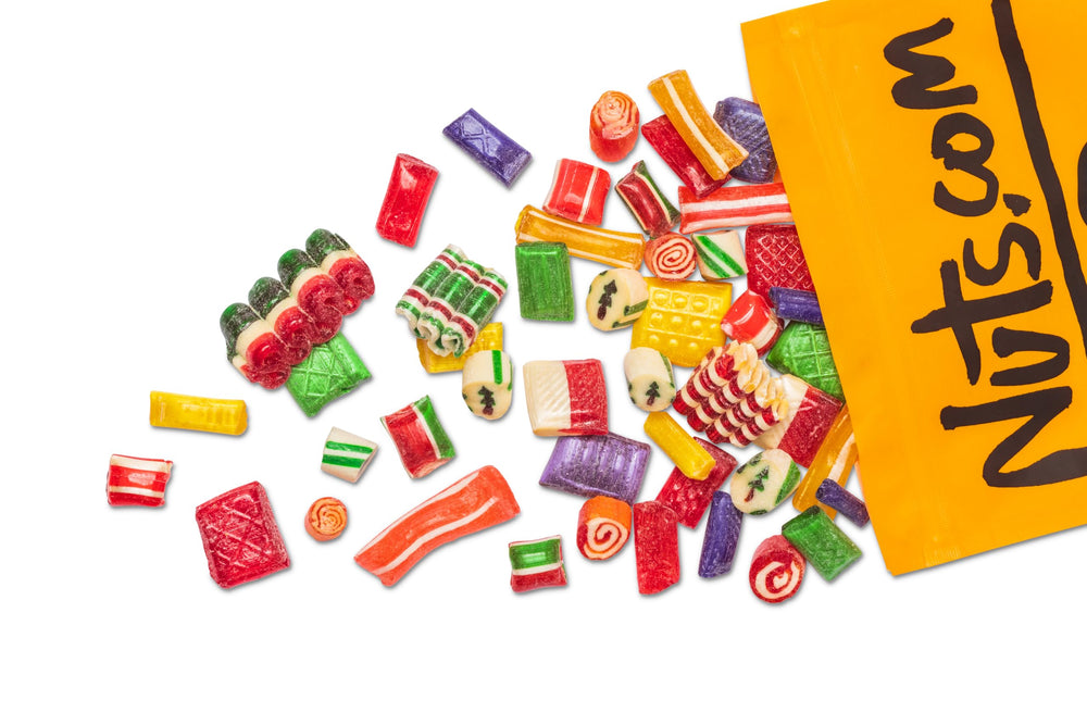 Nuts.com comparación de tamaño de los caramelos junto a monedas para escala clara