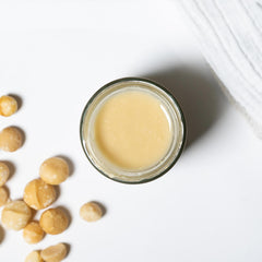 Nutural World crema untada en tostada, sabor natural y nutritivo