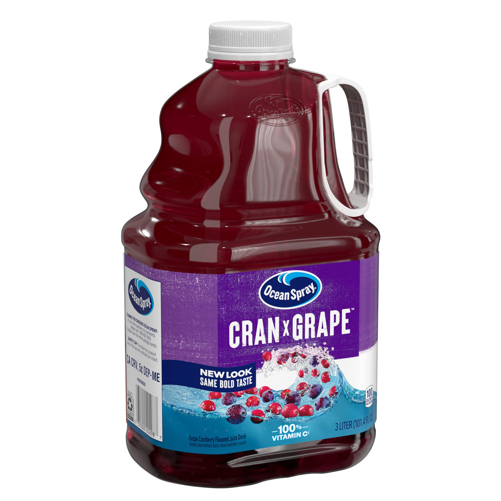 Ocean Spray familia disfrutando la bebida en un picnic al aire libre