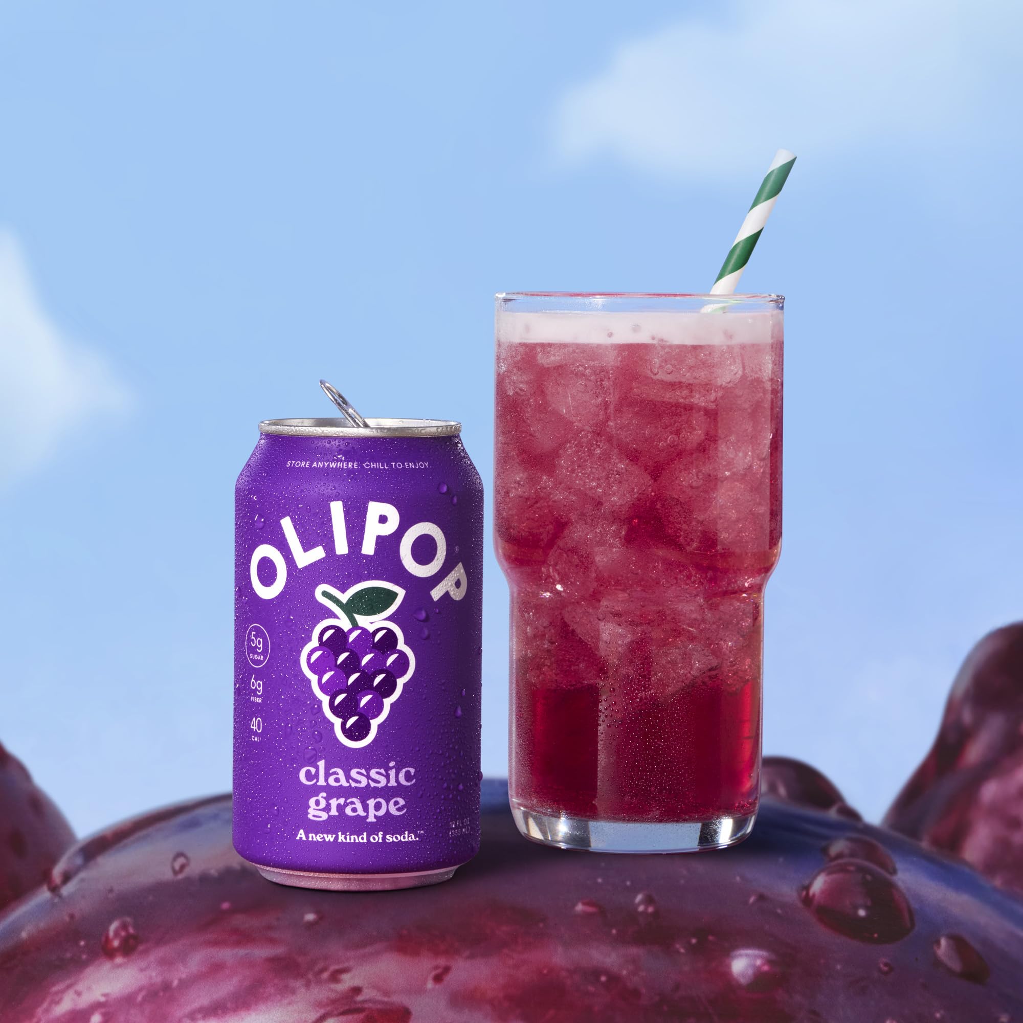 OLIPOP lata en mano demostrando tamaño portátil y conveniencia