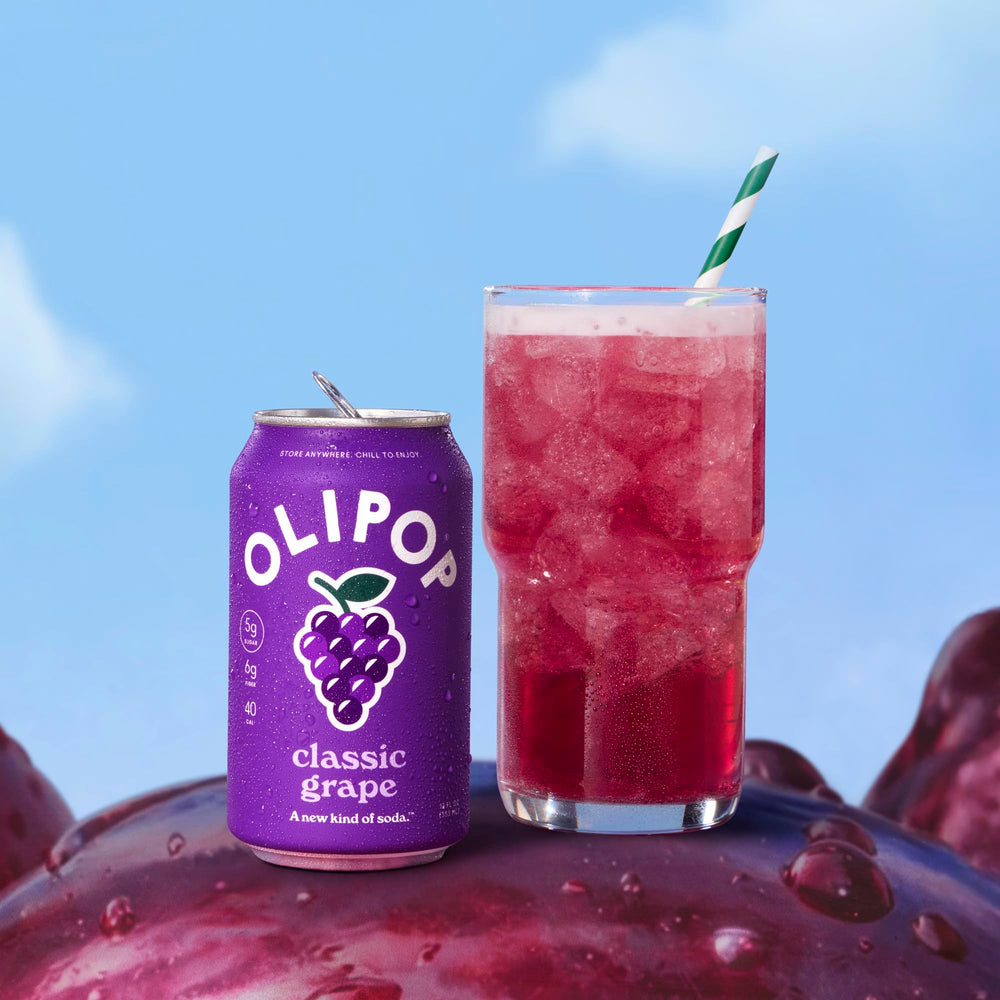 OLIPOP lata en mano demostrando tamaño portátil y conveniencia