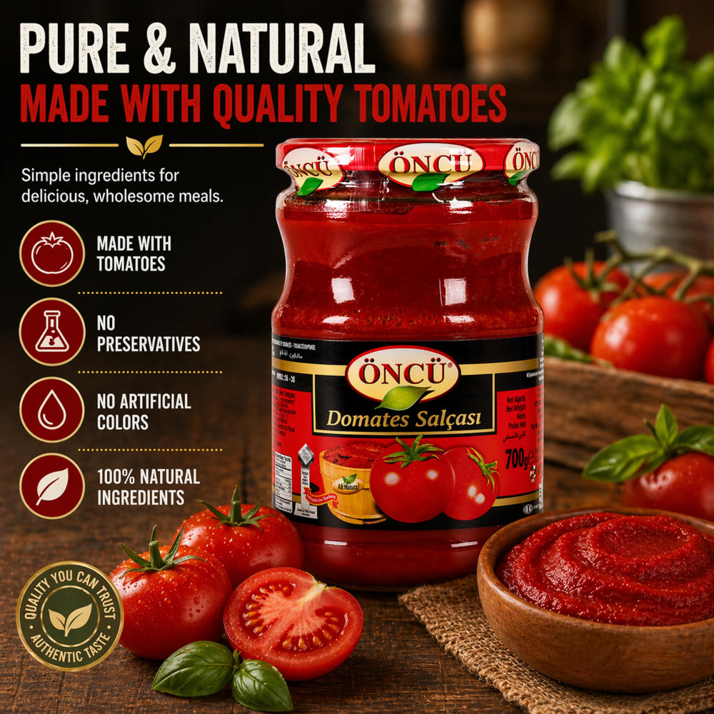 ÖNCÜ pasta de tomate en cuchara añadida a una salsa para mayor sabor