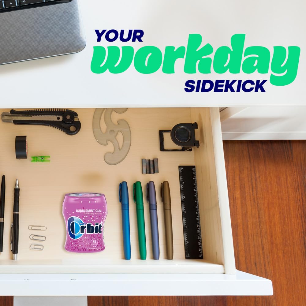 Orbit chicle en uso sobre un escritorio para frescura rápida