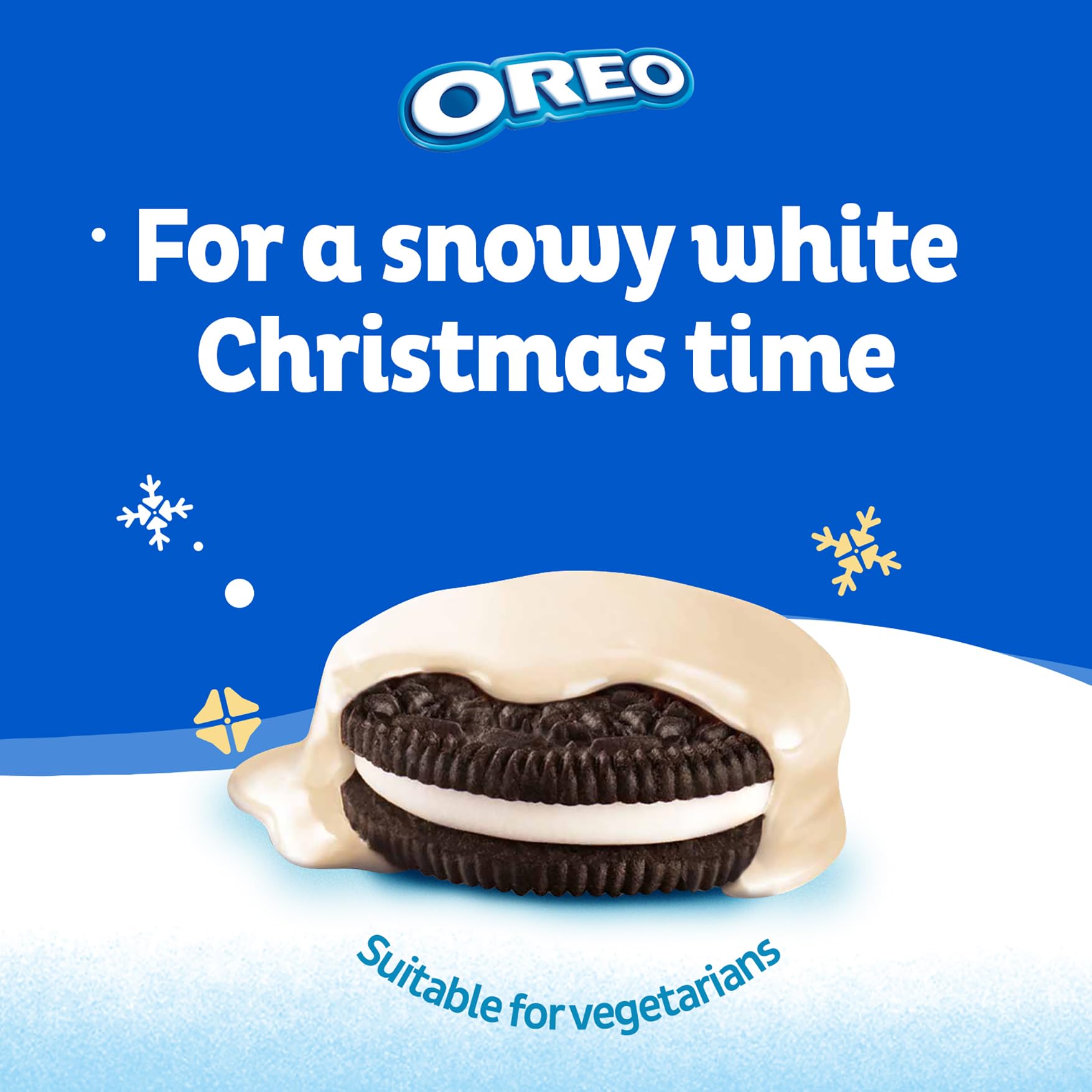 Oreo Snowy Enrobed en mesa junto a café, ideal para acompañar bebidas