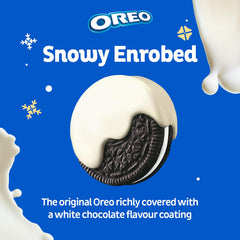 Oreo Snowy Enrobed galleta partida mostrando interior crujiente clásico