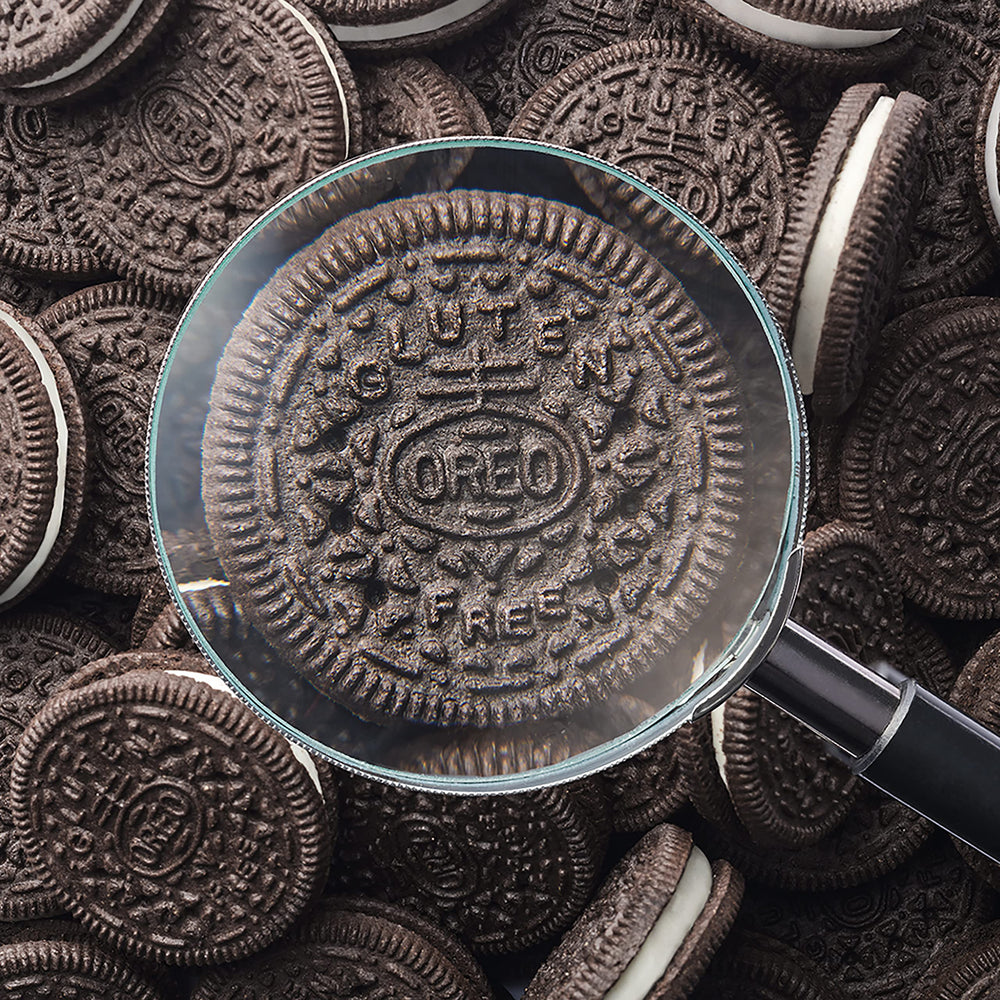 Galletas OREO sin gluten trituradas como base de postre, versátiles en recetas