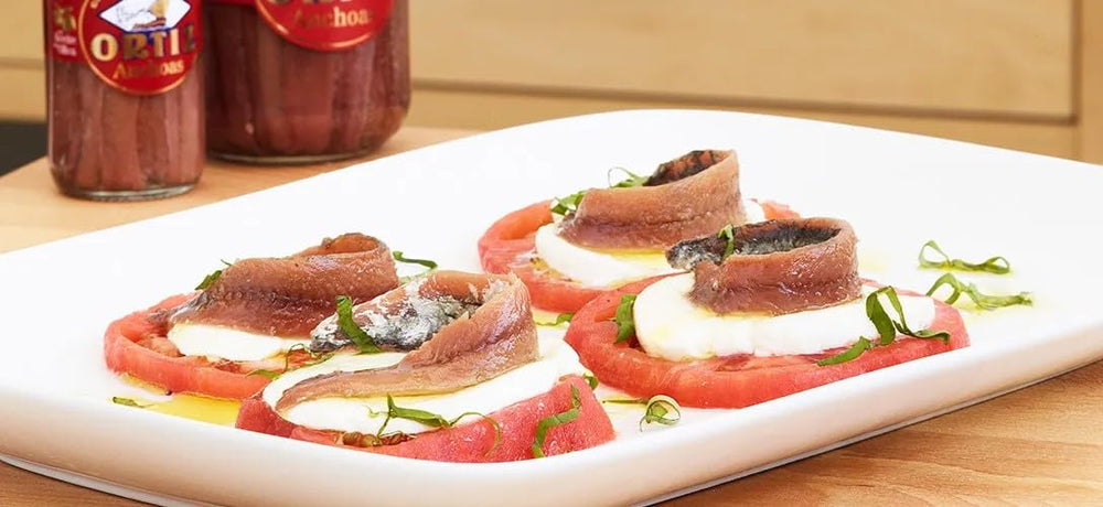 Ortiz tapas en mesa con anchoas integradas potenciando sabor umami