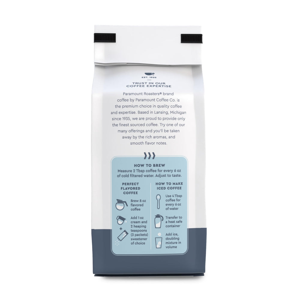 Paramount Roasters taza servida estilo pistachio latte con sabor cremoso