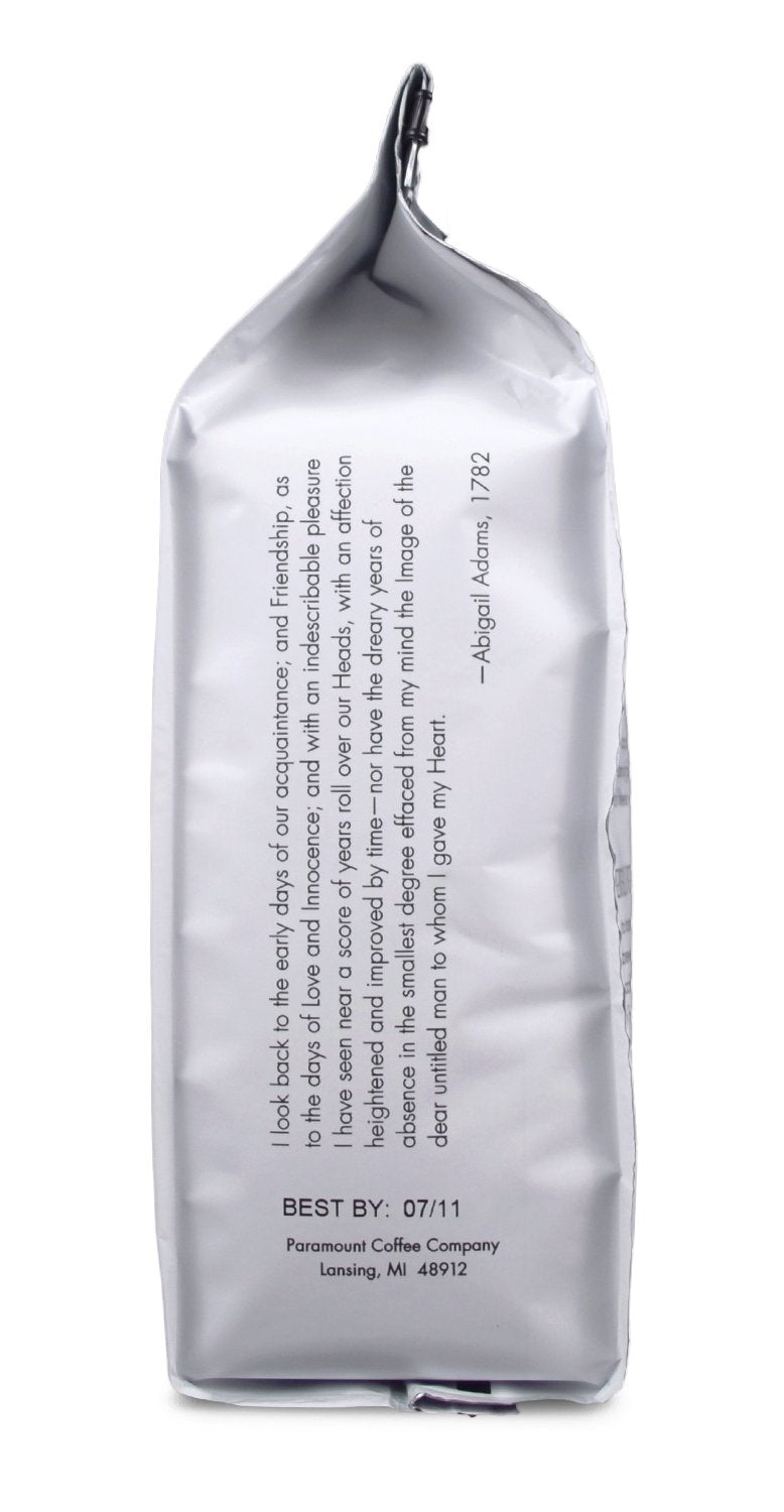 Paramount Roasters taza servida muestra sabor maple reconfortante