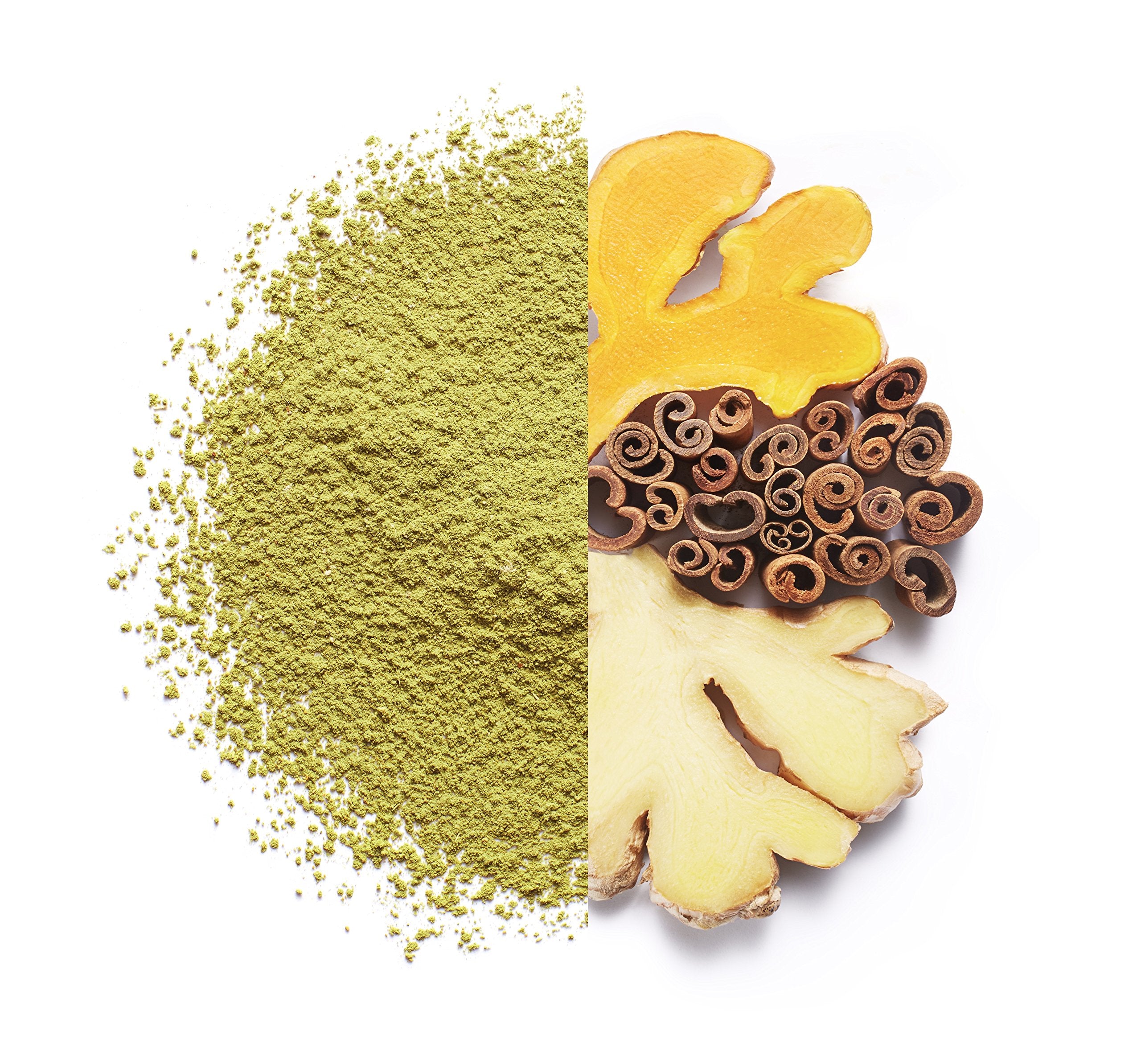 Paromi cucharita con polvo de matcha lista para medir porción