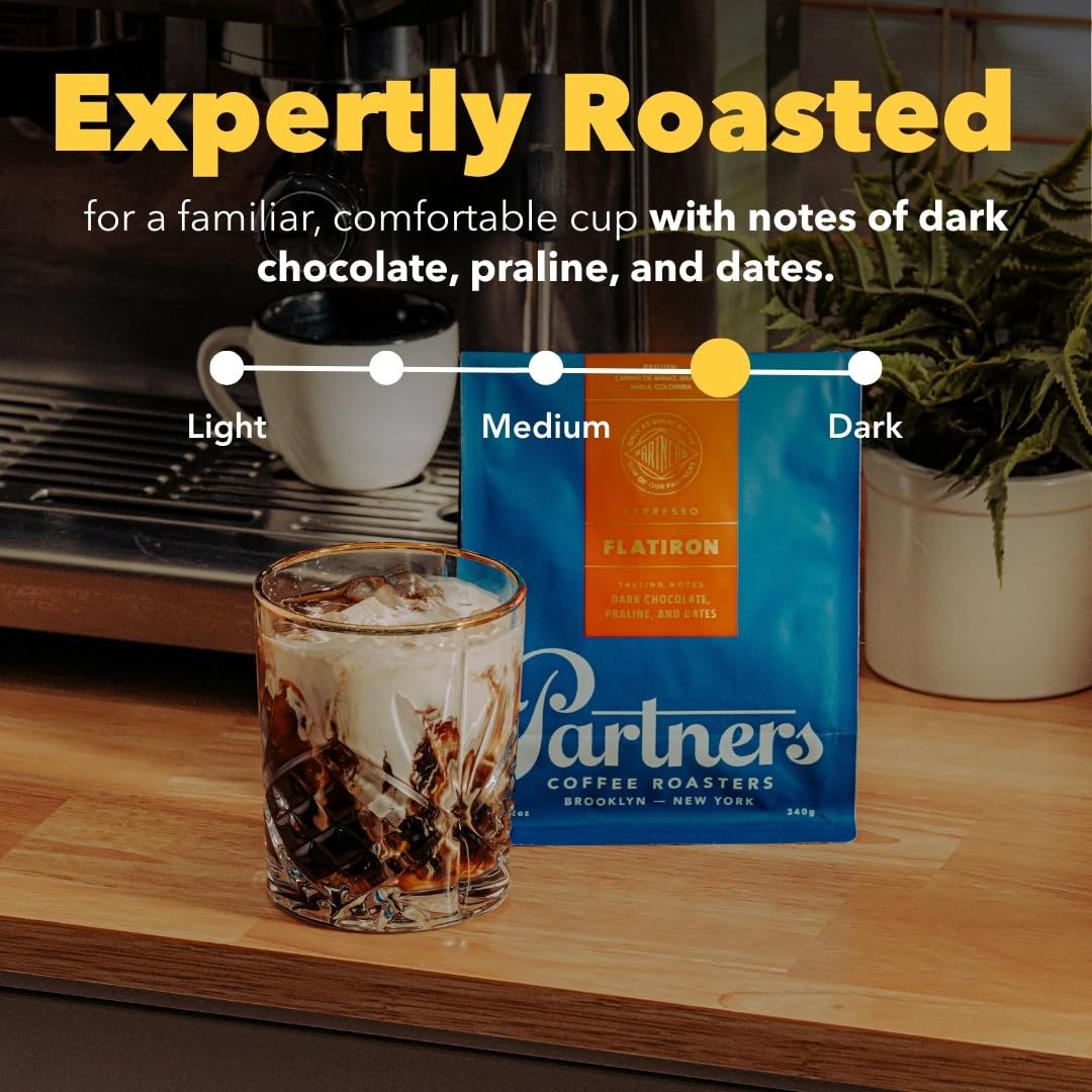 PARTNERS COFFEE ROASTERS etiqueta con tueste medio-oscuro y origen Colombia Brasil