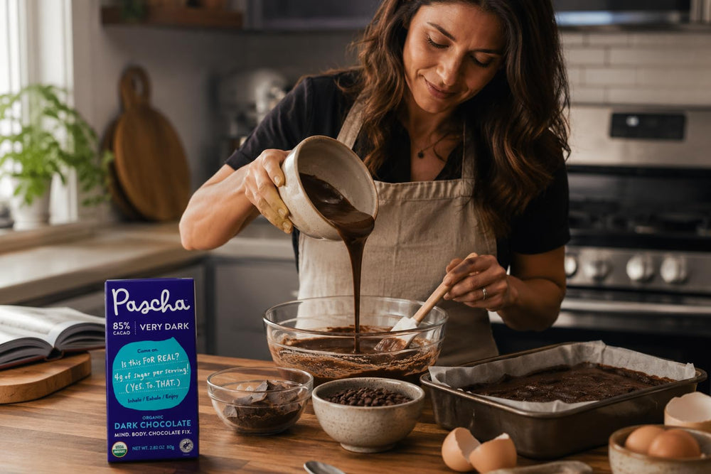 Pascha granos de cacao orgánico cerca resaltando origen y calidad