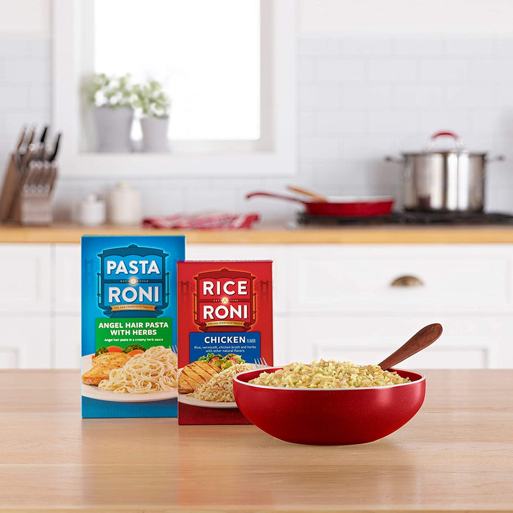 Pasta Roni plato servido con pollo y verduras, muestra cómo completar una comida balanceada